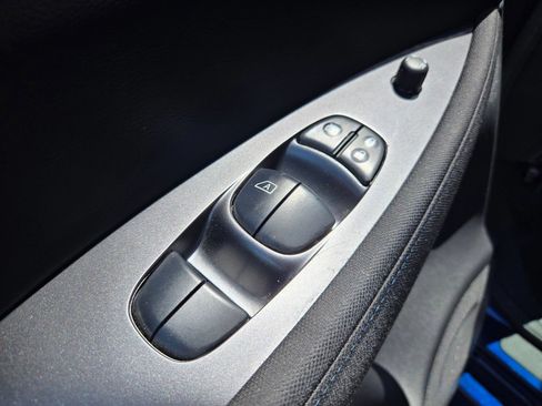Used 2022 Nissan Leaf S FWD image 14