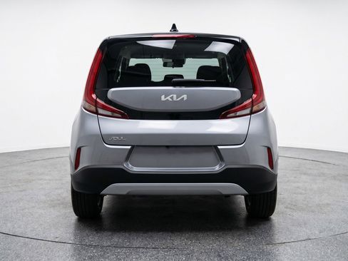 Used 2025 Kia Soul LX w/ LX Technology Package FWD image 7