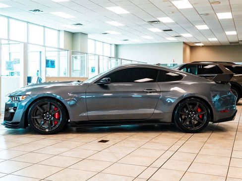 Used 2021 Ford Mustang Shelby GT500 w/ Carbon Fiber Track Pack RWD image 4