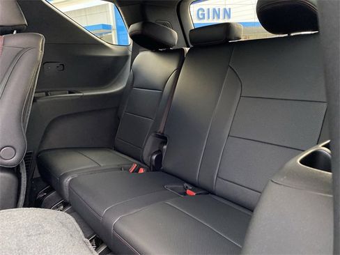 New 2025 Chevrolet Traverse RS w/ LPO, Floor Liner Package image 31