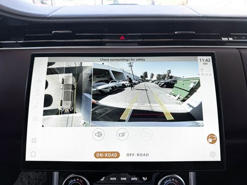 Used 2023 Land Rover Range Rover Long Wheelbase Autobiography image 18