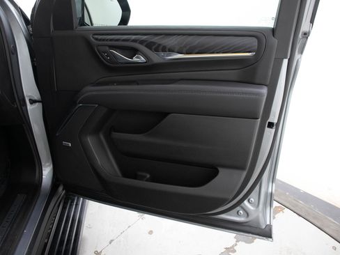 Used 2024 GMC Yukon Denali w/ Denali Reserve Package AWD/4WD image 9