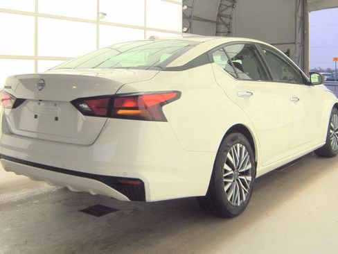 Used 2025 Nissan Altima 2.5 SV image 5