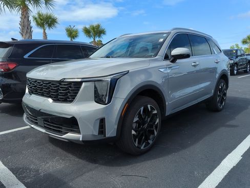 Certified 2025 Kia Sorento EX image 5