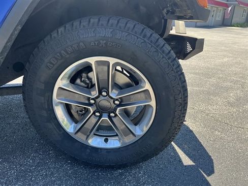 Used 2018 Jeep Wrangler Unlimited Sahara w/ Cold Weather Group AWD/4WD image 6