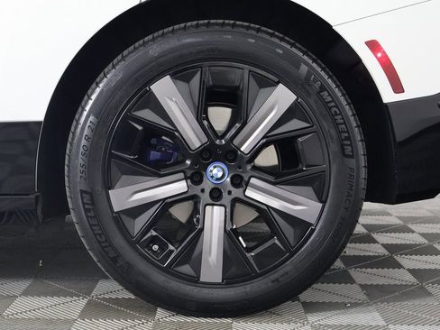 Used 2025 BMW iX xDrive50 image 15