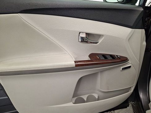 Used 2011 Toyota Venza w/ Comfort Pkg image 10