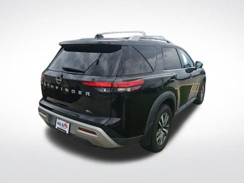 Used 2023 Nissan Pathfinder SL FWD image 9