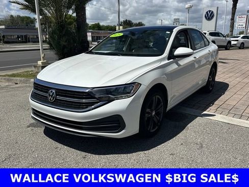 Certified 2023 Volkswagen Jetta SE w/ Panoramic Sunroof Package image 2