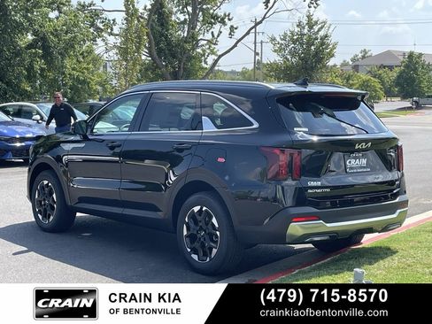 New 2025 Kia Sorento S image 5