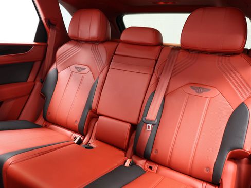 Used 2022 Bentley Bentayga AWD/4WD image 3