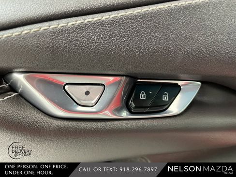 Used 2023 Chevrolet Corvette Stingray Preferred Cpe w/ Z51 Performance Package image 23