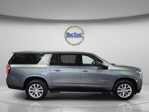 Used 2023 Chevrolet Suburban Premier AWD/4WD image 7