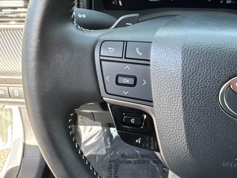 Used 2025 Toyota Camry SE image 25