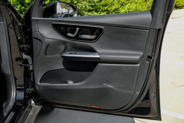 Used 2025 Mercedes-Benz GLC 300 4MATIC image 54