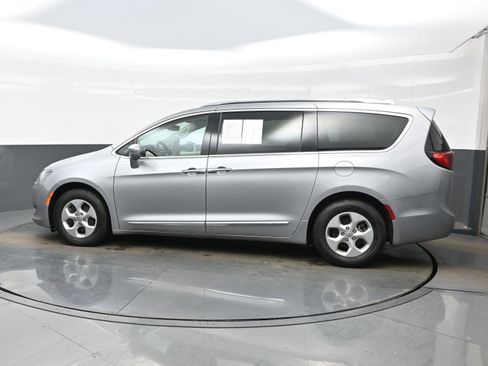 Used 2017 Chrysler Pacifica Touring-L Plus image 3