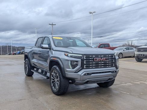 Used 2023 GMC Canyon Denali image 5