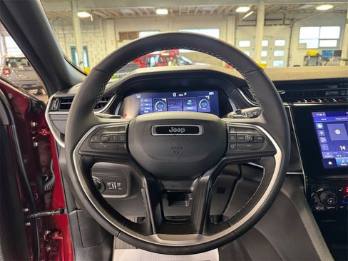 Used 2024 Jeep Grand Cherokee L Altitude image 15