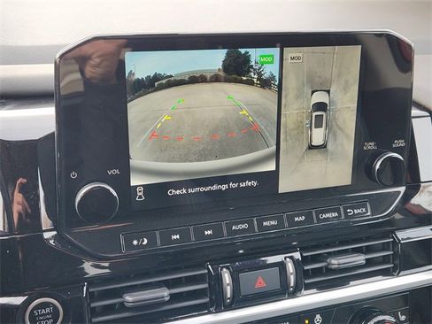 Used 2024 Nissan Pathfinder Platinum image 18