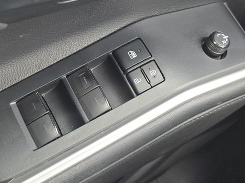 Used 2022 Toyota Highlander XLE image 16