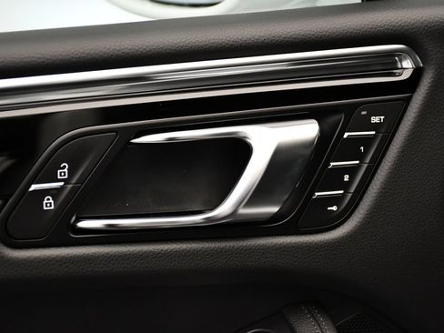 Certified 2026 Porsche Macan AWD/4WD image 37