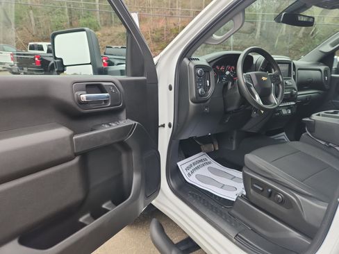 Used 2023 Chevrolet Silverado 2500 Custom w/ Custom Value Package image 10
