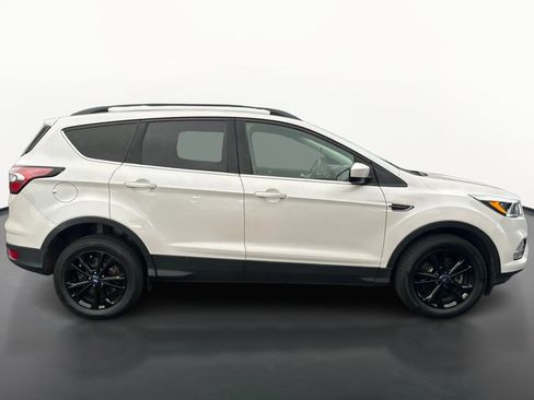 Used 2018 Ford Escape SE w/ Ford Safe & Smart Package AWD/4WD image 2