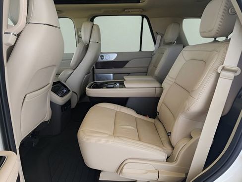 Used 2020 Lincoln Navigator Reserve w/ Luxury Package AWD/4WD image 23