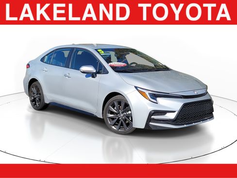 Certified 2025 Toyota Corolla SE image 1