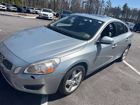 Used 2013 Volvo S60 T5 image 1