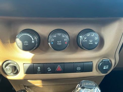 Used 2012 Jeep Wrangler Unlimited Sahara AWD/4WD image 15