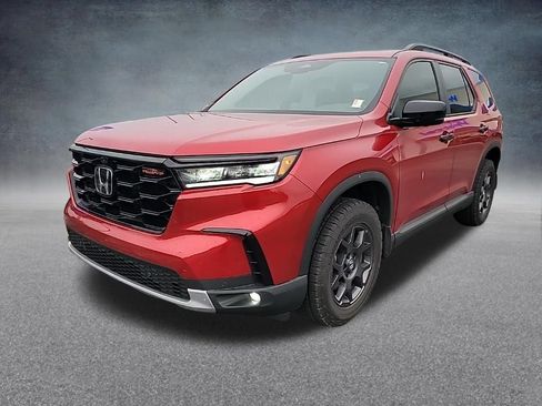 Used 2024 Honda Pilot TrailSport image 2
