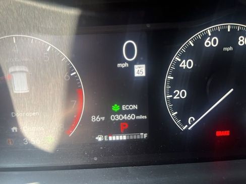 Used 2025 Honda Pilot Touring image 5