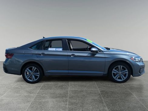 Used 2024 Volkswagen Jetta SE image 6