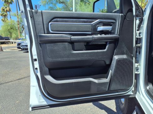 Used 2024 RAM 2500 Big Horn AWD/4WD image 19