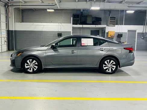 Used 2025 Nissan Altima 2.5 S FWD image 14