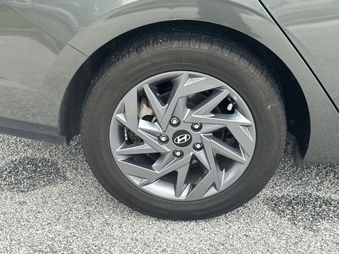 Used 2024 Hyundai Elantra SEL FWD image 17