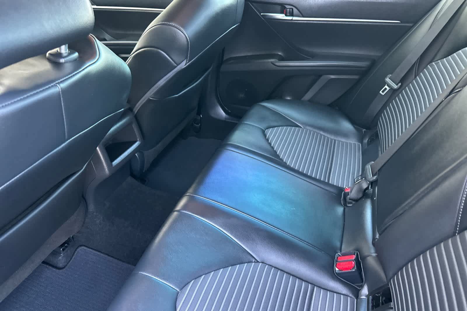 Used 2022 Toyota Camry SE w/ Carpet Mat Package (TMS) FWD image 11