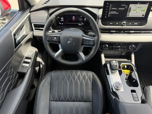 Used 2025 Mitsubishi Outlander SEL FWD image 17