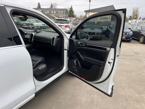 Used 2015 Porsche Cayenne S AWD/4WD image 16