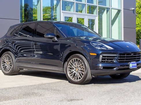 Used 2022 Porsche Cayenne Platinum Edition image 3