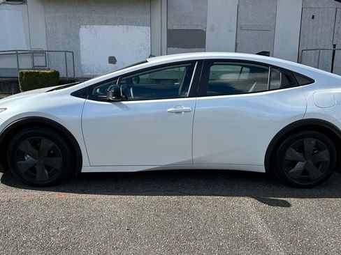 New 2026 Toyota Prius Plug-In Hybrid image 8