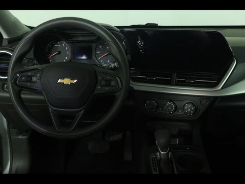 Used 2024 Chevrolet Trax LS w/ LS Convenience Package FWD image 14