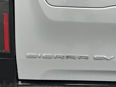 Used 2025 GMC Sierra EV Denali image 50