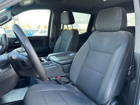 Used 2019 Chevrolet Silverado 1500 LT w/ Z71 Off-Road Package AWD/4WD image 9