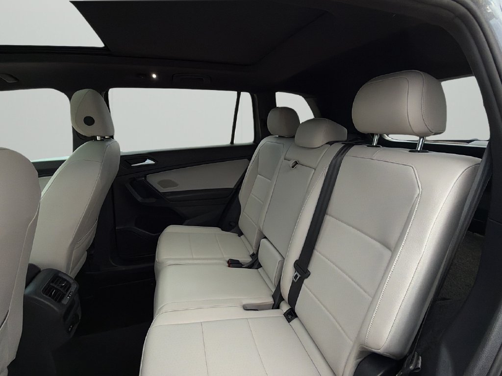 Used 2021 Volkswagen Tiguan SE R-Line AWD/4WD image 16