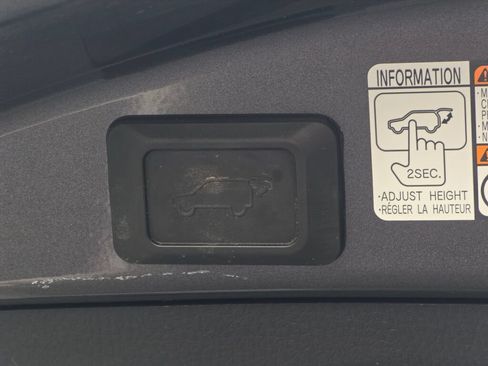 Used 2017 Toyota RAV4 SE AWD/4WD image 19