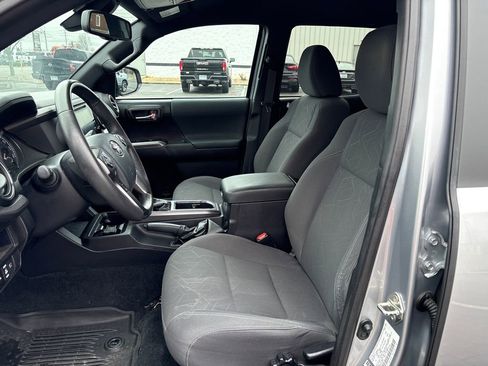 Used 2019 Toyota Tacoma TRD Sport image 11