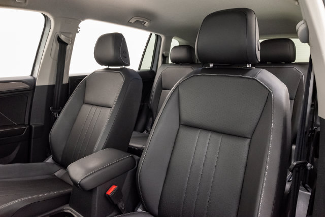 Used 2023 Volkswagen Tiguan SE FWD image 9