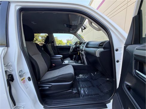Used 2014 Toyota 4Runner SR5 AWD/4WD image 11